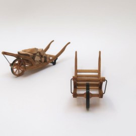 Holzschubkarre, Puppenstubenminiatur im Maßstab 1zu12